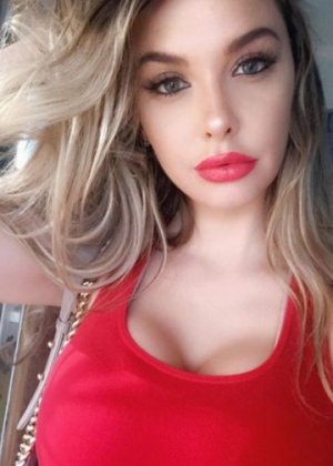 Sibelle escort girl in Santa Monica California and erotic massage